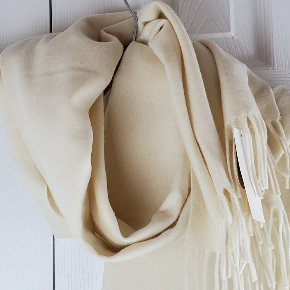 UniQlo Cashmere Scarf - Ivory- New with Tags